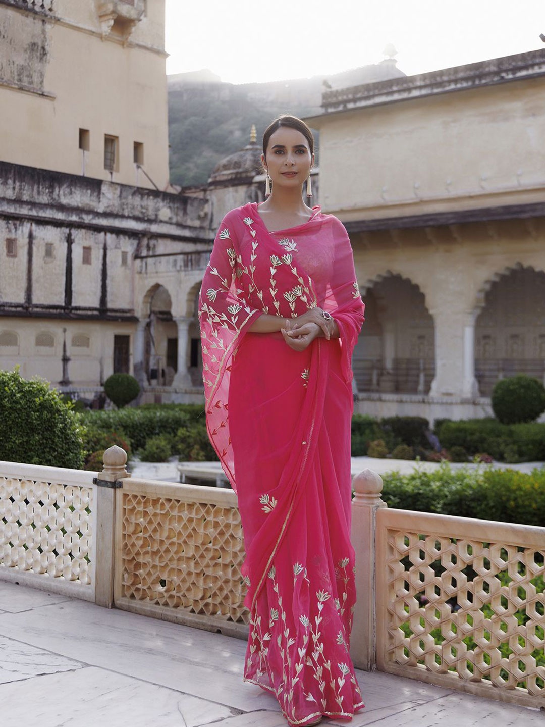 

Geroo Luxe Floral Gotta Patti Pure Chiffon Saree, Pink