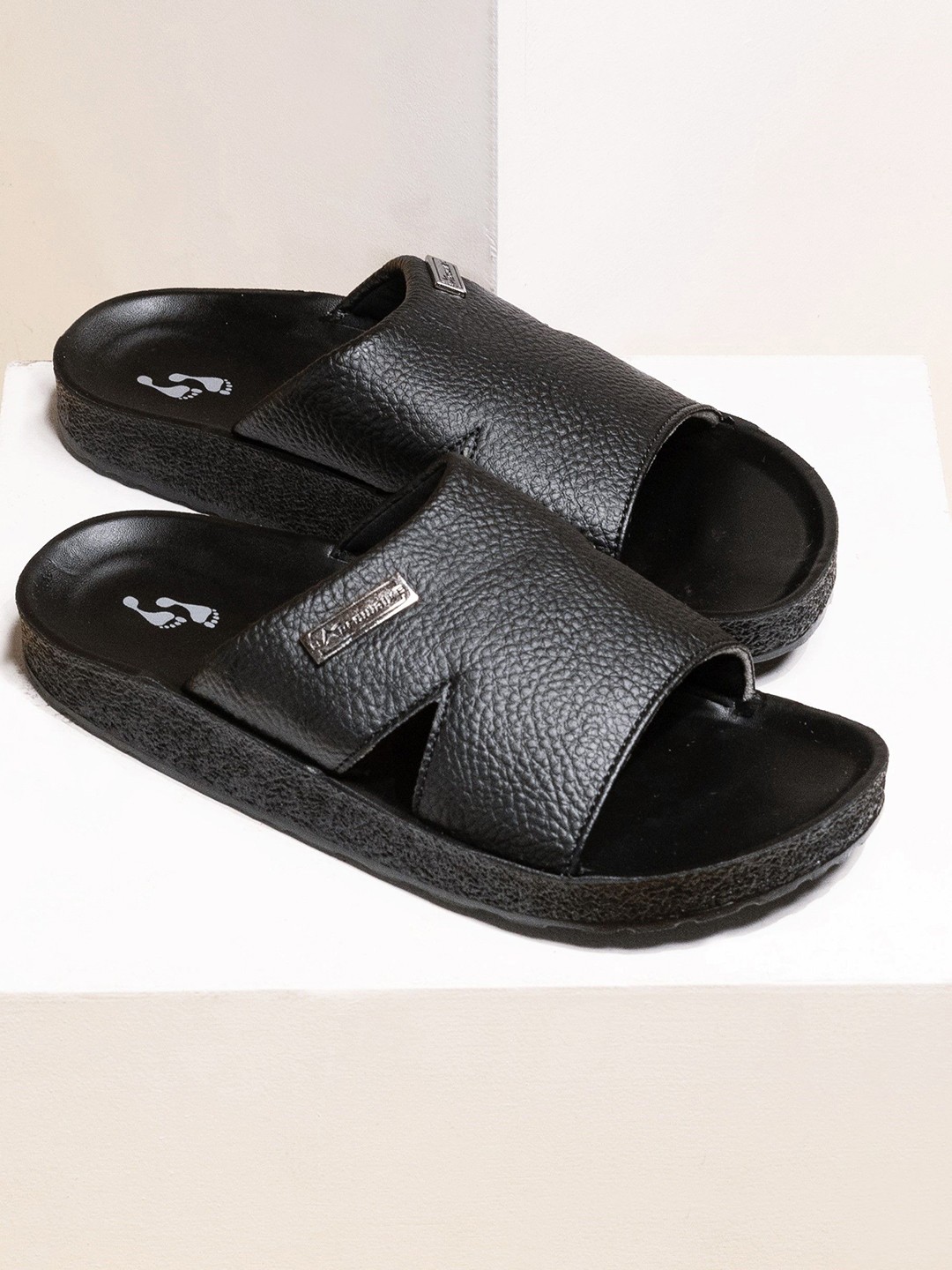 

Aerowalk Men Sliders, Black