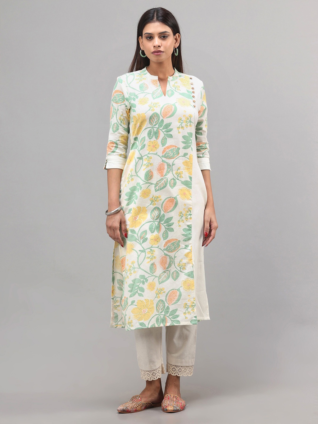 

Vismay Women Floral Printed Pure Cotton Kurtas, White