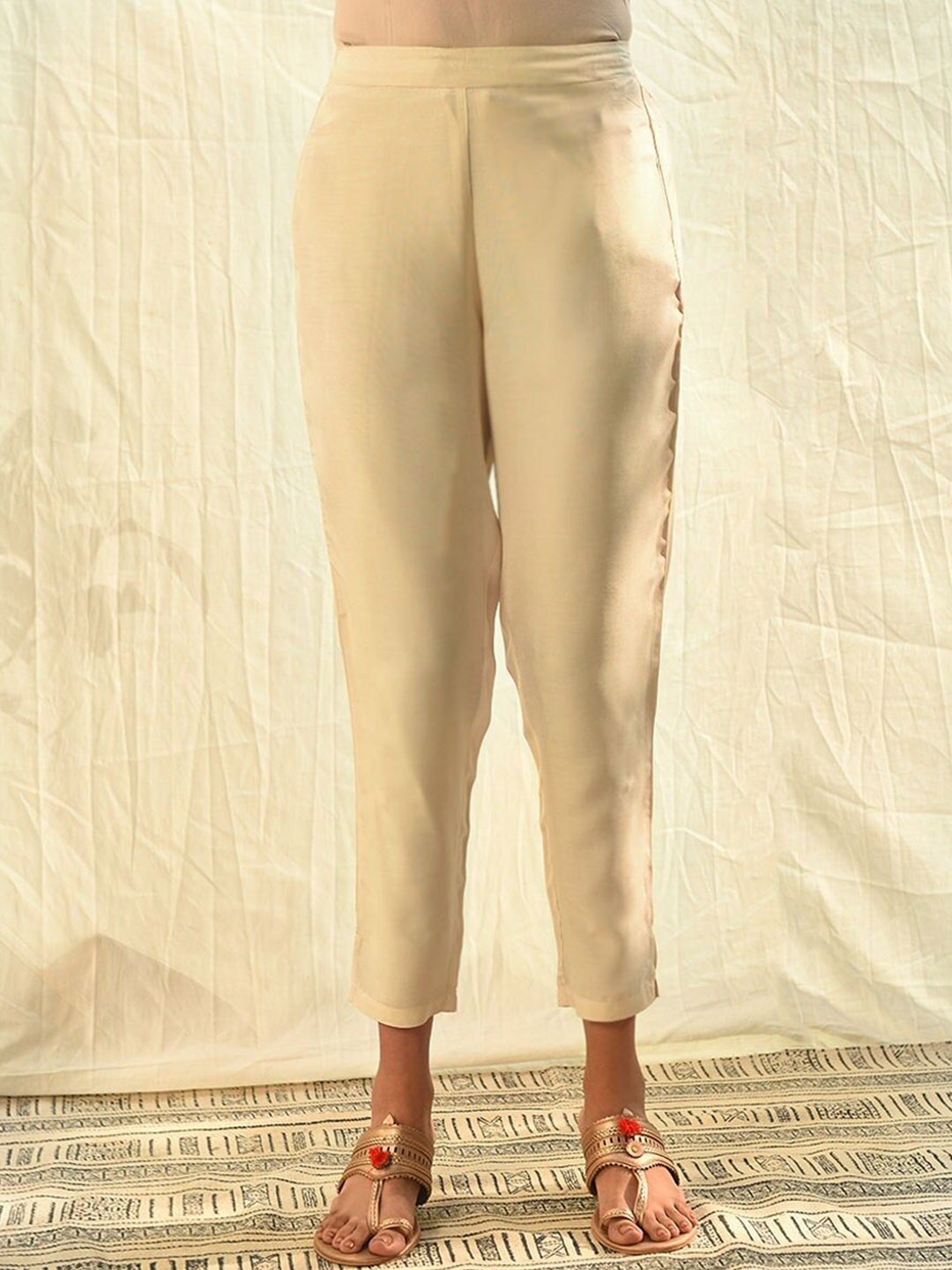 

JAYPORE Women Relaxed Mid-Rise Regular Fit Cropped Cigarette Trouser, Cream