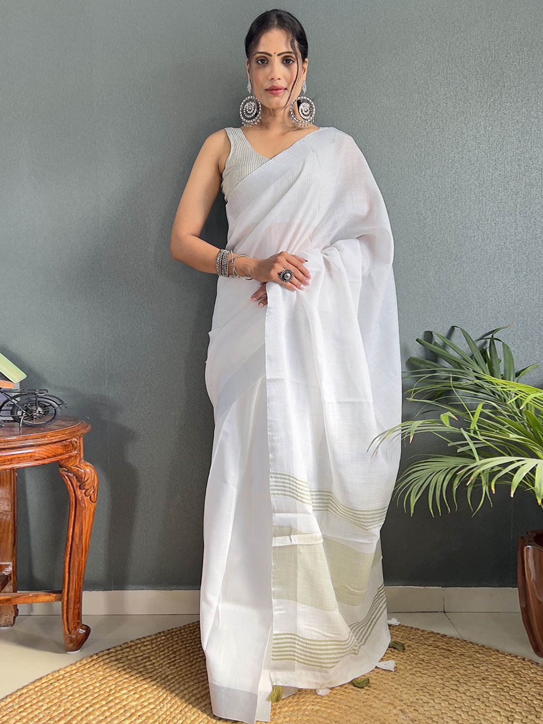 

Mitera Linen Cotton Woven Design saree, White