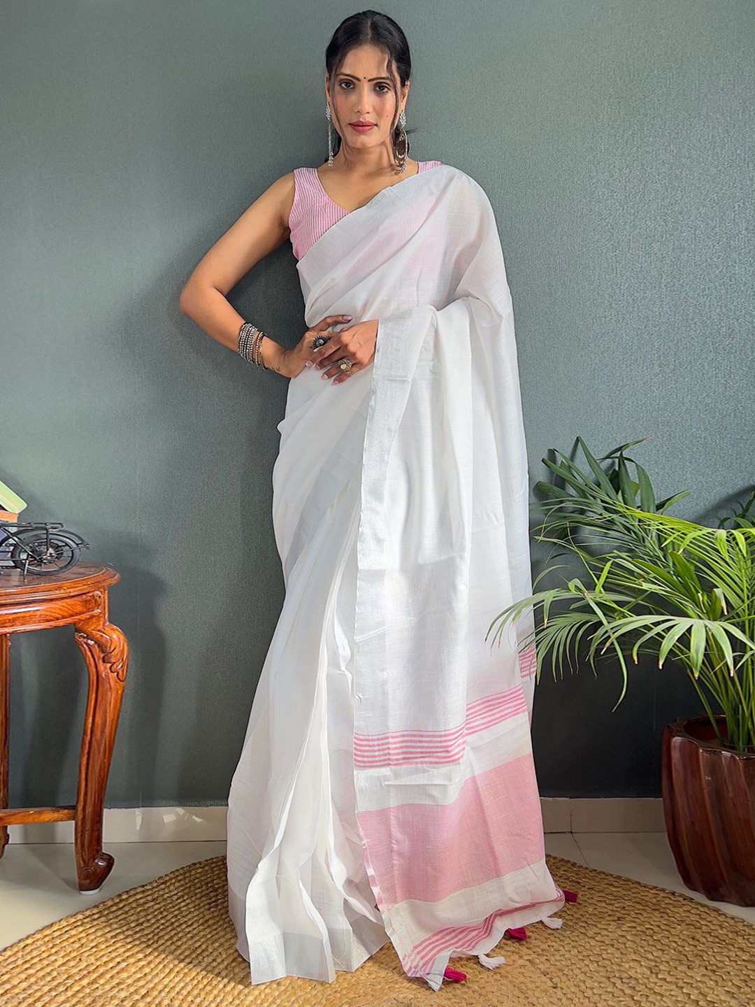 

Mitera Linen Cotton Woven Design saree, Pink