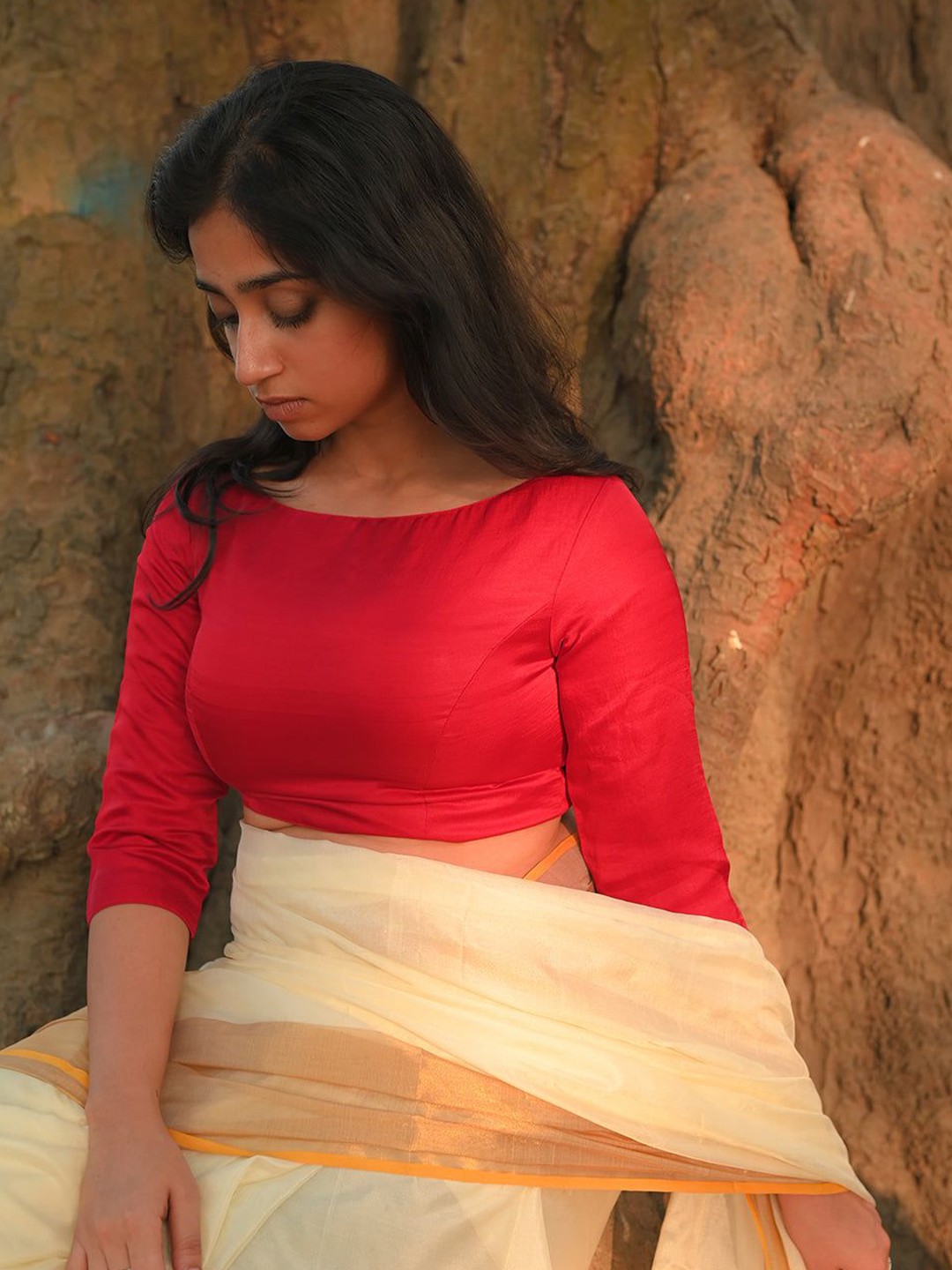 

HUTS AND LOOMS Non-Padded Three Quarter Sleeves Saree Blouse, Red