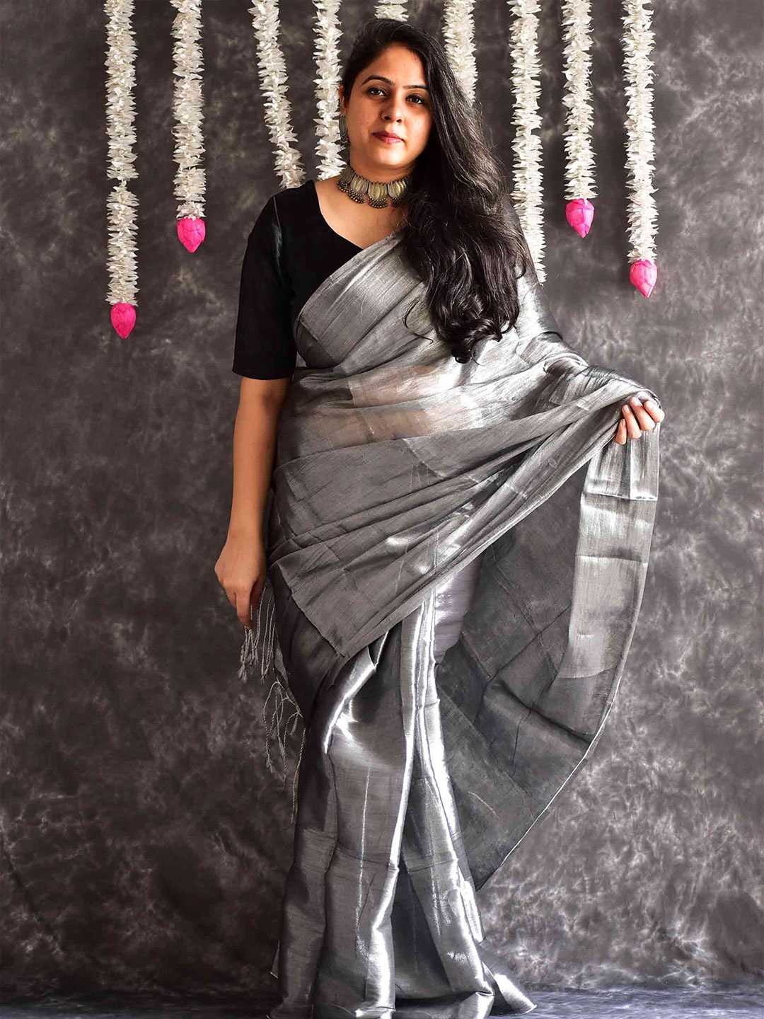 

Sundarii Women Saree with Solid Border, Silver