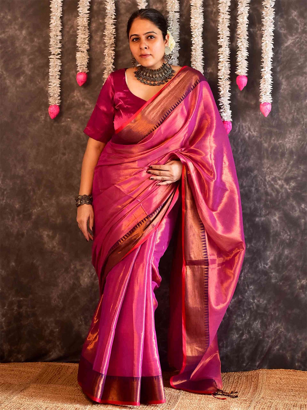 

Sundarii Woven Design Zari Tissue Saree, Pink