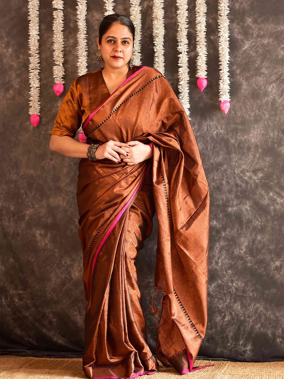 

Sundarii Woven Design Zari Tissue Saree, Copper