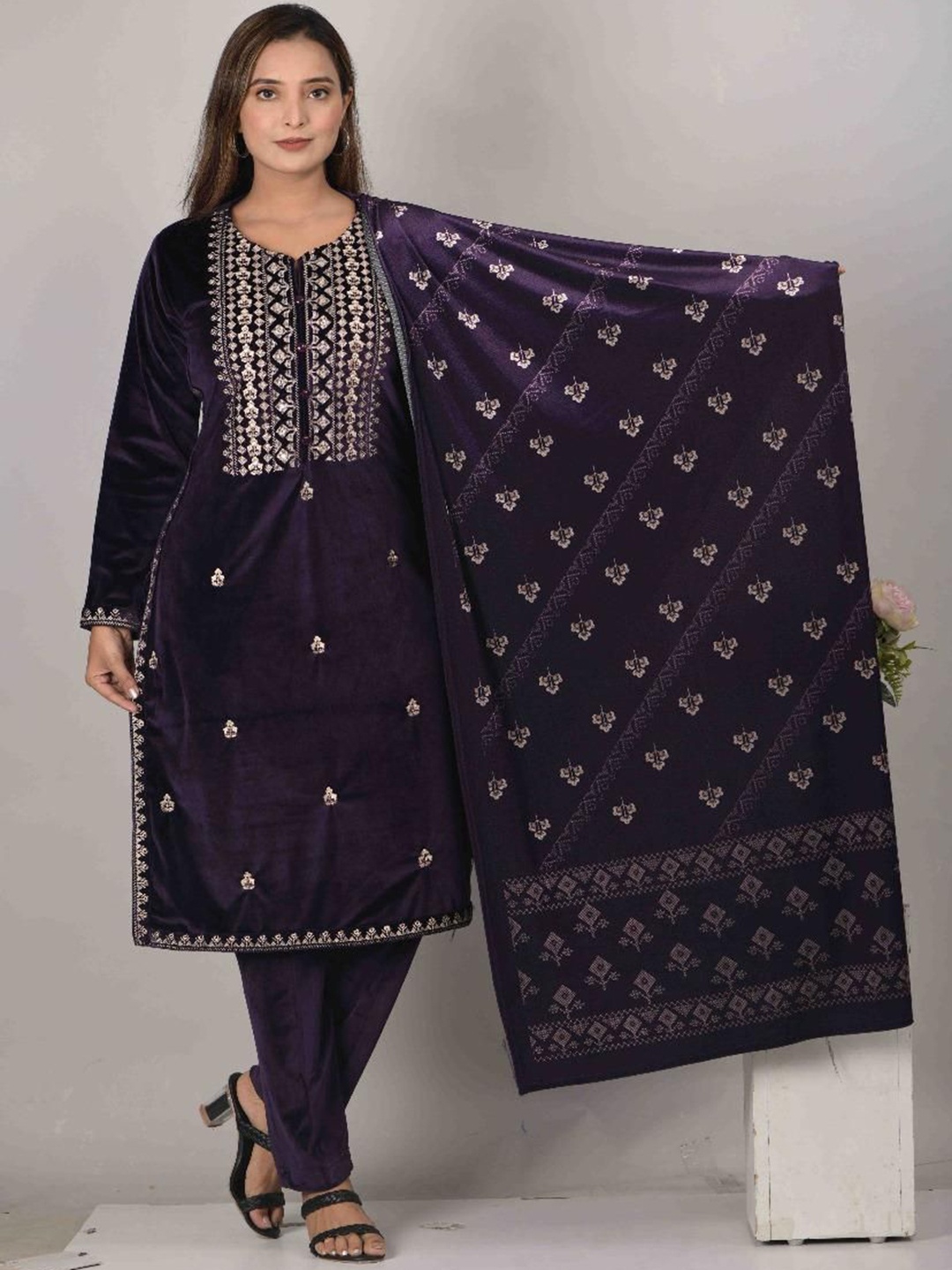 

EVORA Floral Embroidered Thread Work Velvet Kurta With Trousers & Dupatta, Purple