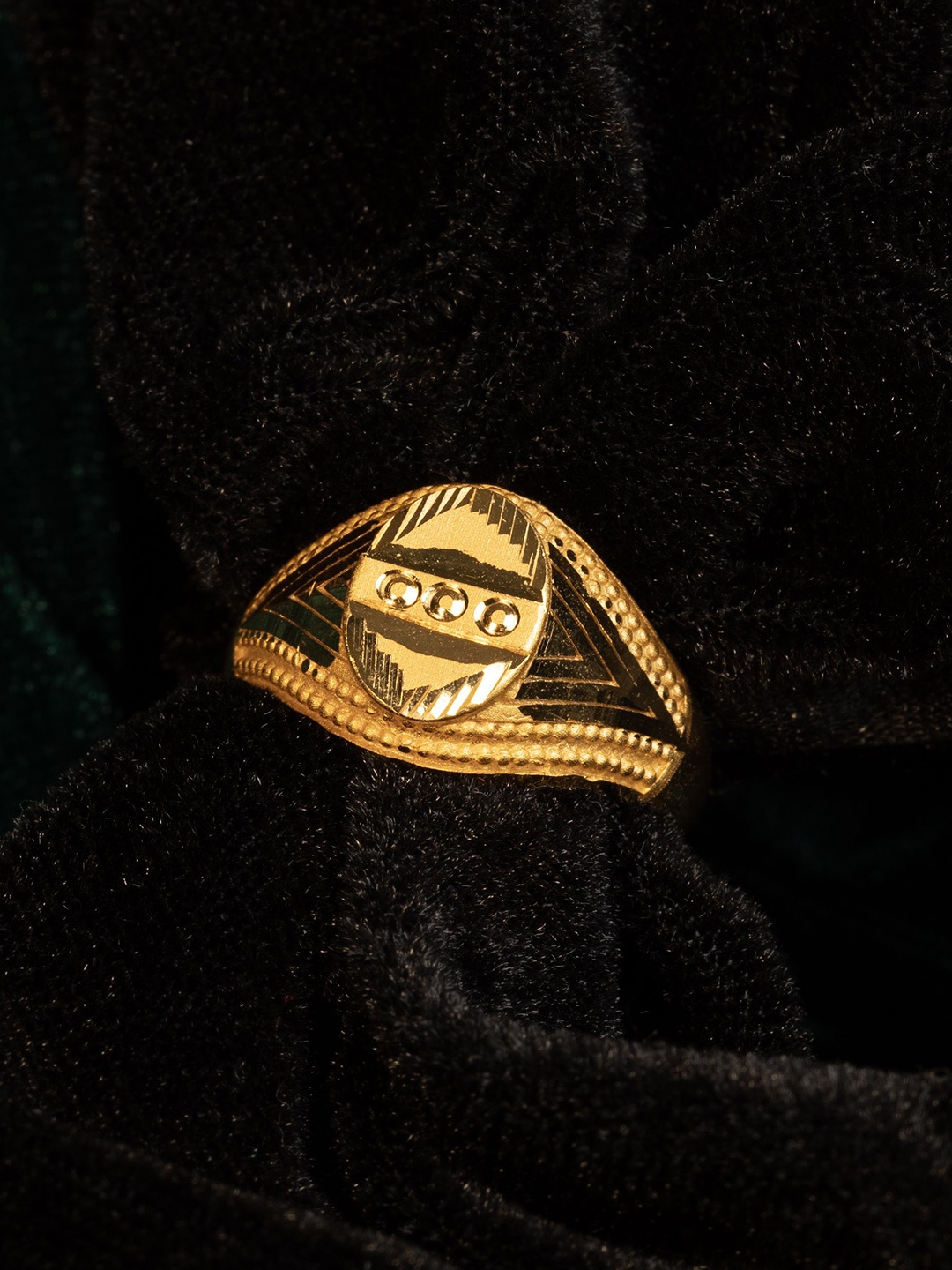 

GOLD CASH Men Gold-Plated Geometric Design Engraved Finger Ring