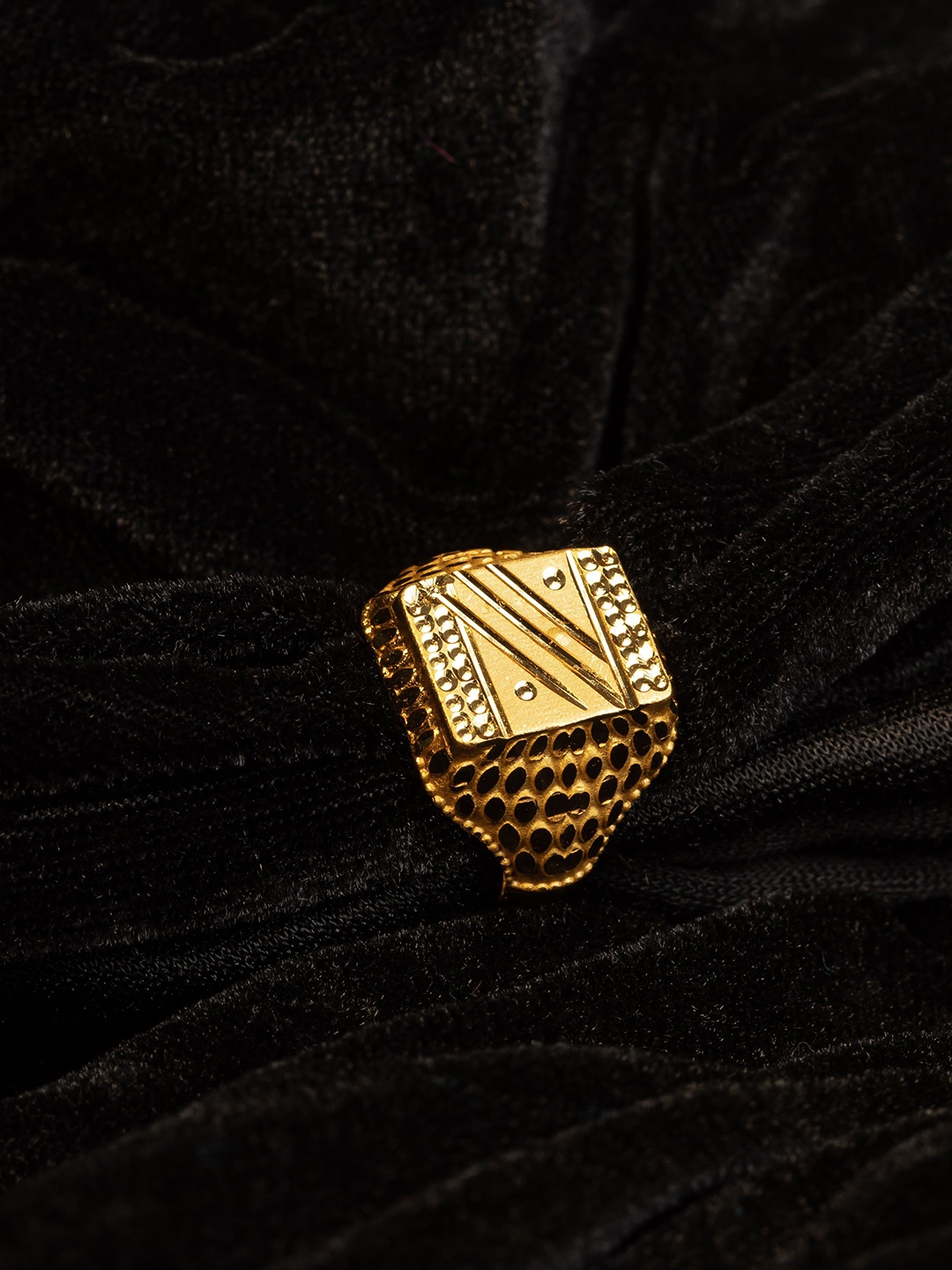 

GOLD CASH Gold-Plated Geometric Pattern Finger Ring