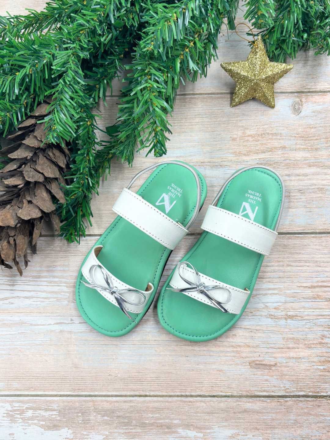 

THE MADRAS TRUNK Kids Open Toe Flats, Sea green