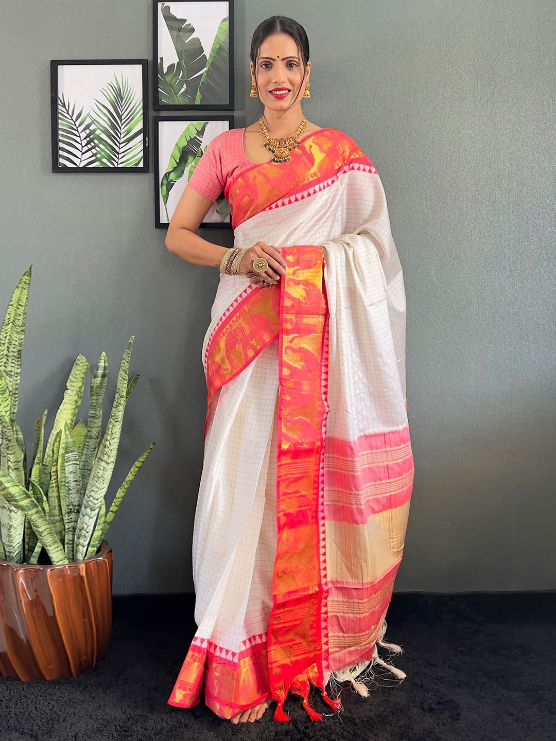 

Mitera Checked Zari Silk Cotton Saree, Pink
