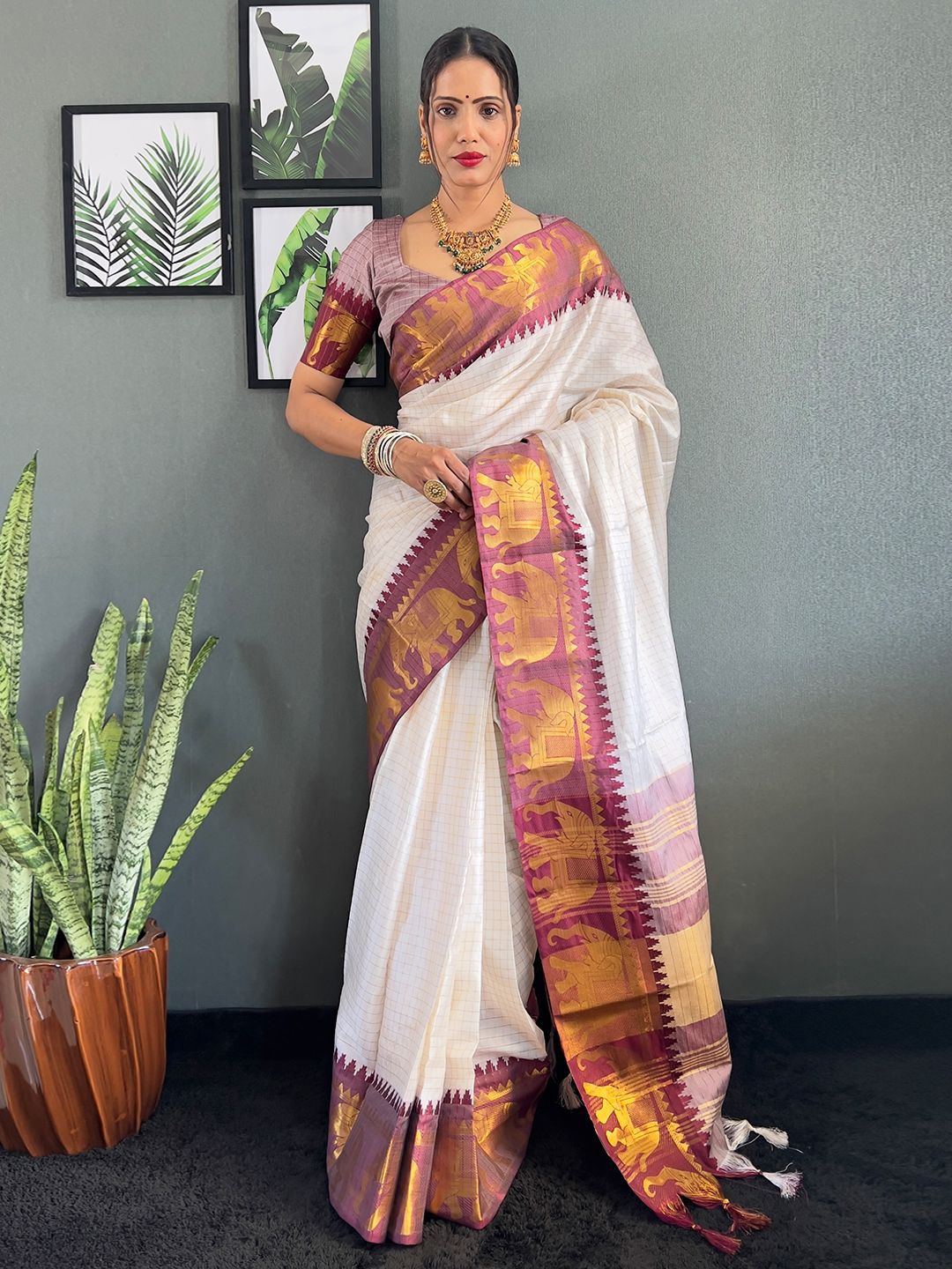 

Mitera Checked Zari Silk Cotton Saree, Maroon