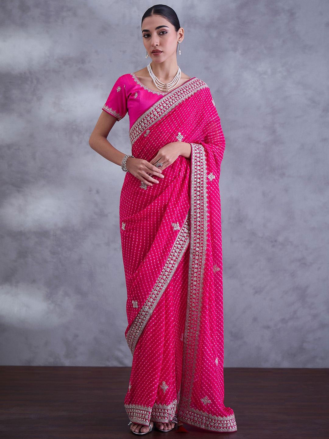 

Saree mall Embroidered Bandhani Sarees, Pink