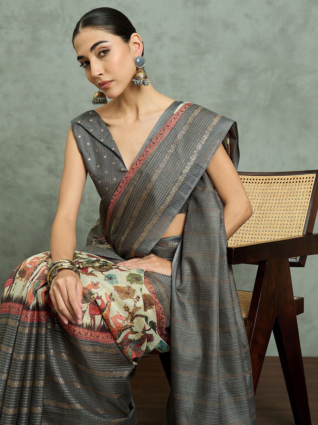 

Mitera Woven Design Zari Block Print Saree, Grey