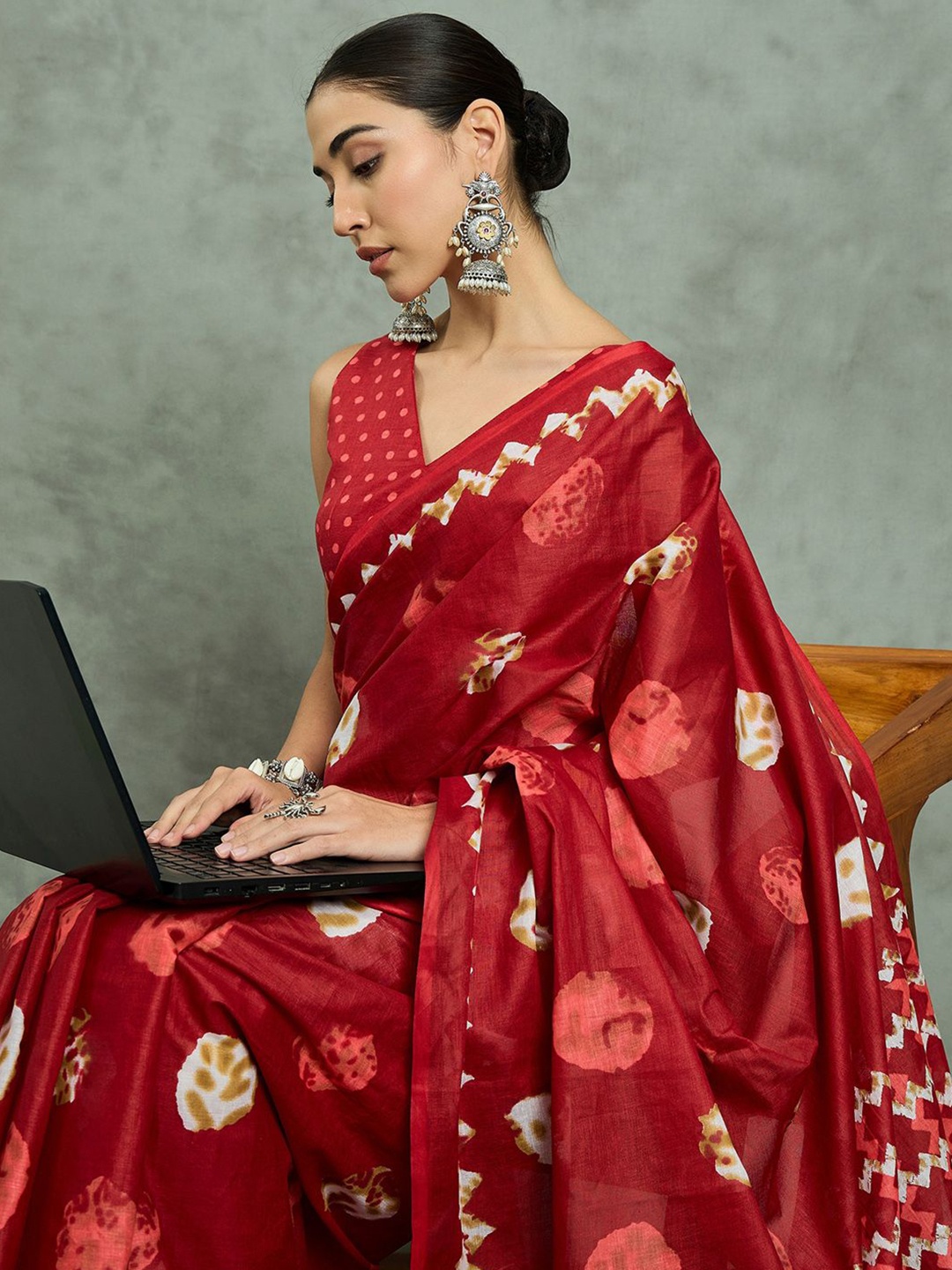 

Mitera Ethnic Motifs Designer Bagh Saree, Red