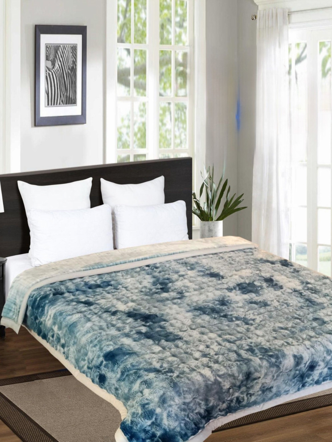 

Signature Blue & White Abstract Heavy Winter 450 GSM Double Bed Blanket