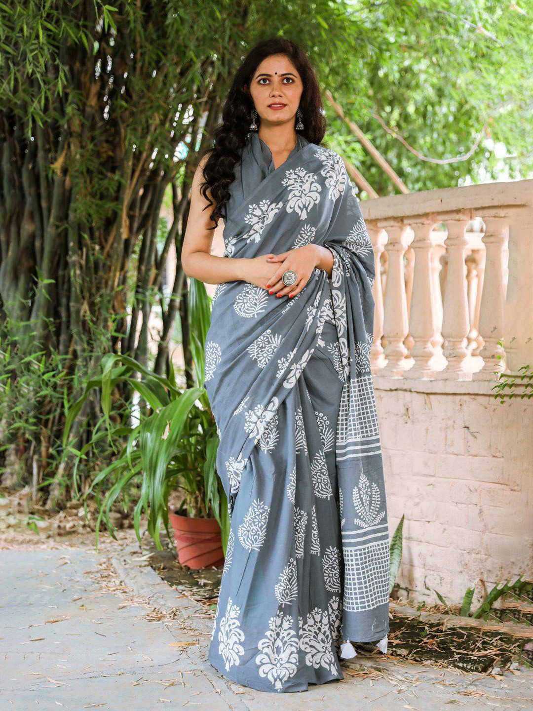 

Craft Musium Floral Printed Pure Cotton Block Print Saree, Grey