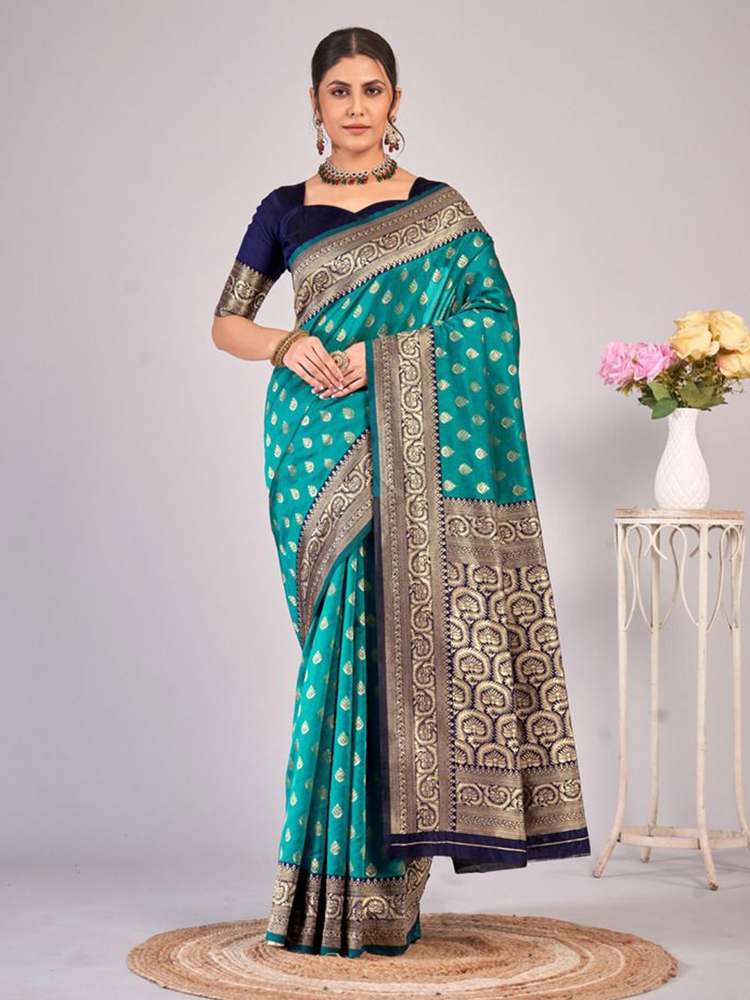 

Mangalam Fashion Diva Woven Design Zari Banarasi Saree, Green