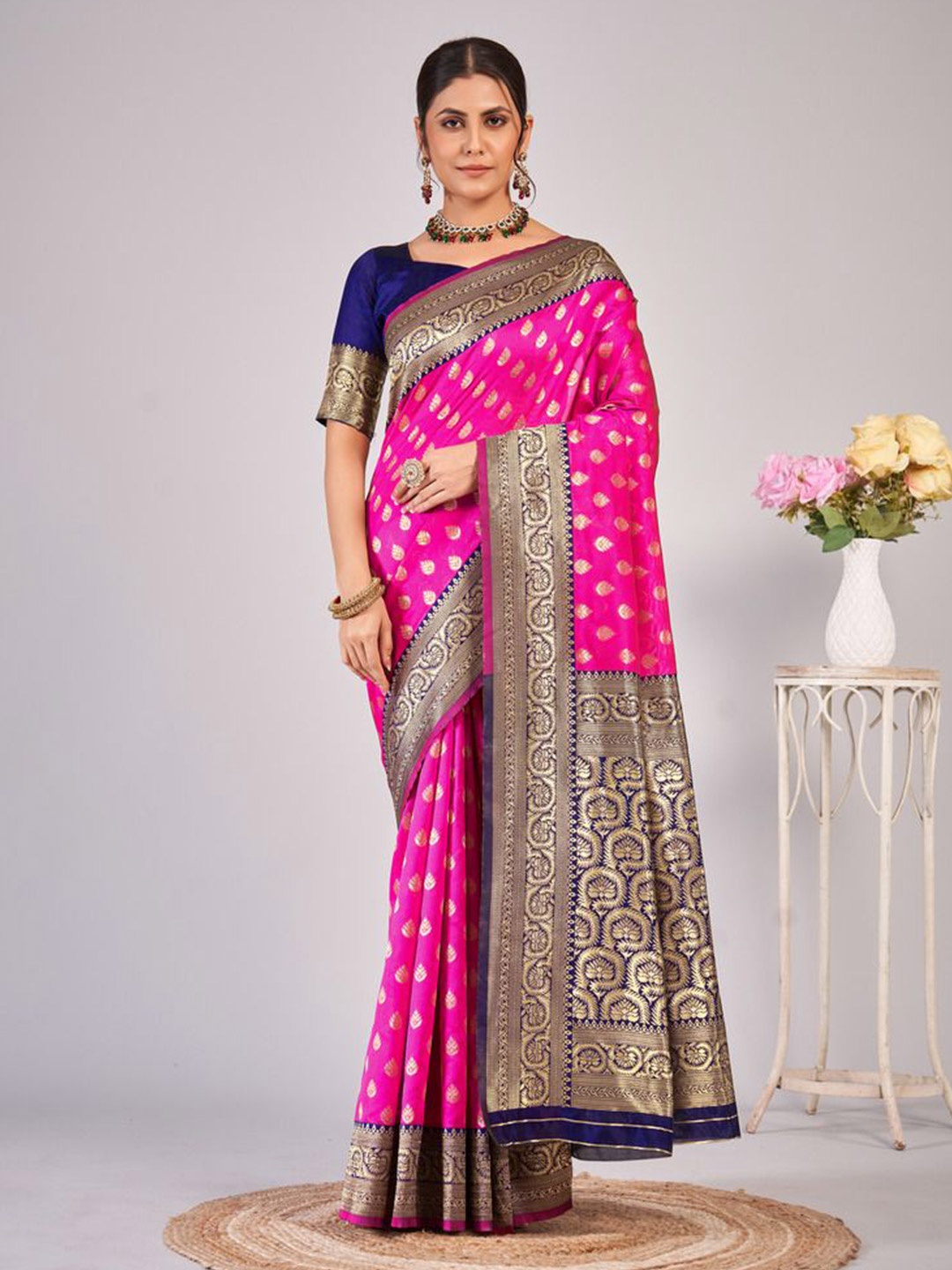 

Mangalam Fashion Diva Woven Design Zari Banarasi Saree, Pink
