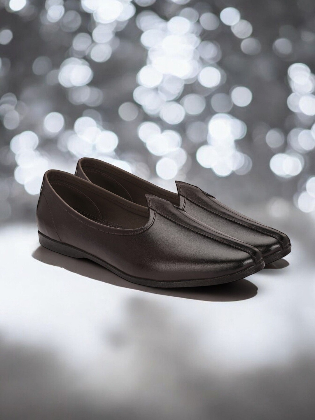 

Guava Men Leather Slip-On Mojaris, Coffee brown