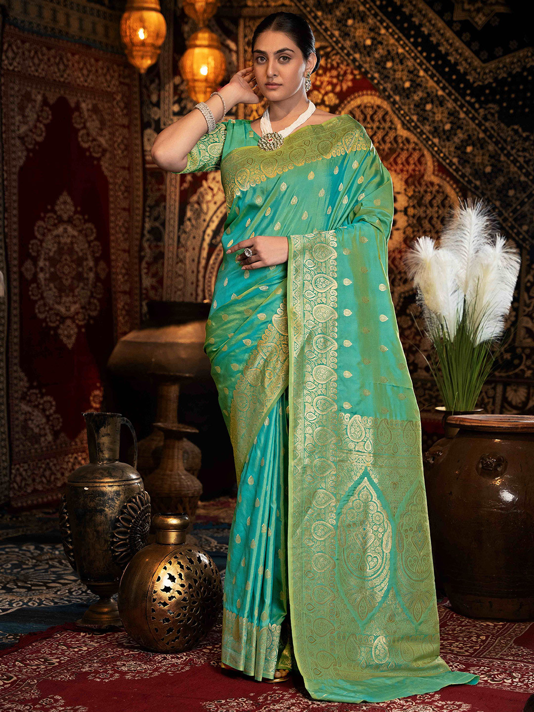 

HEER FASHION Woven Design Zari Banarasi Saree, Green