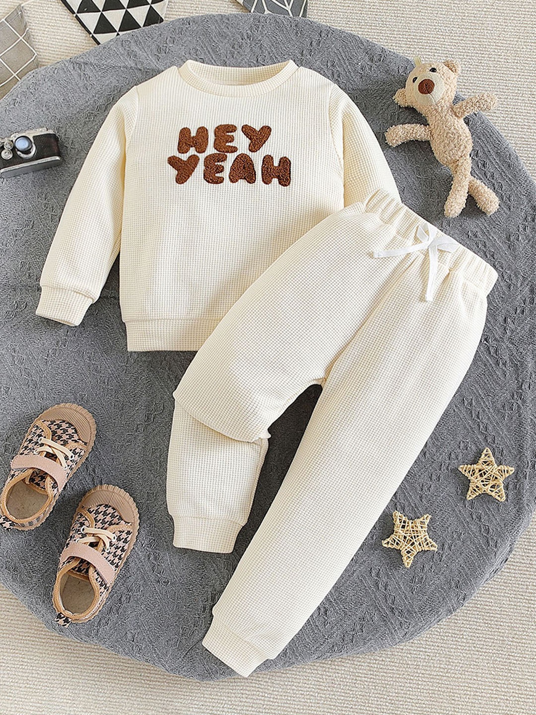 

LULU & SKY Girls Typography Printed Night suit, White