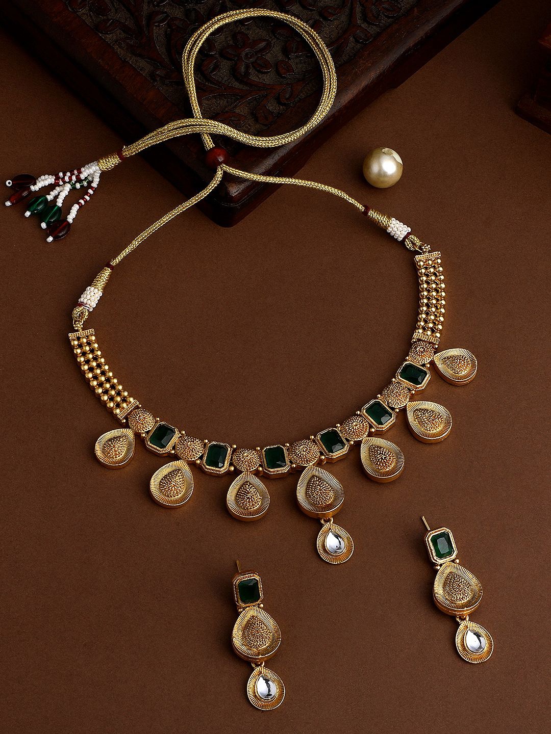 

ASMITTA JEWELLERY 22KT Gold-Plated Kundan Stone-Studded Jewellery Set