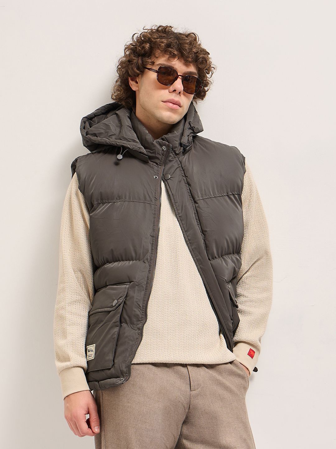

THE BEAR HOUSE Men Hooded Solid Casual Gilet Jacket, Brown