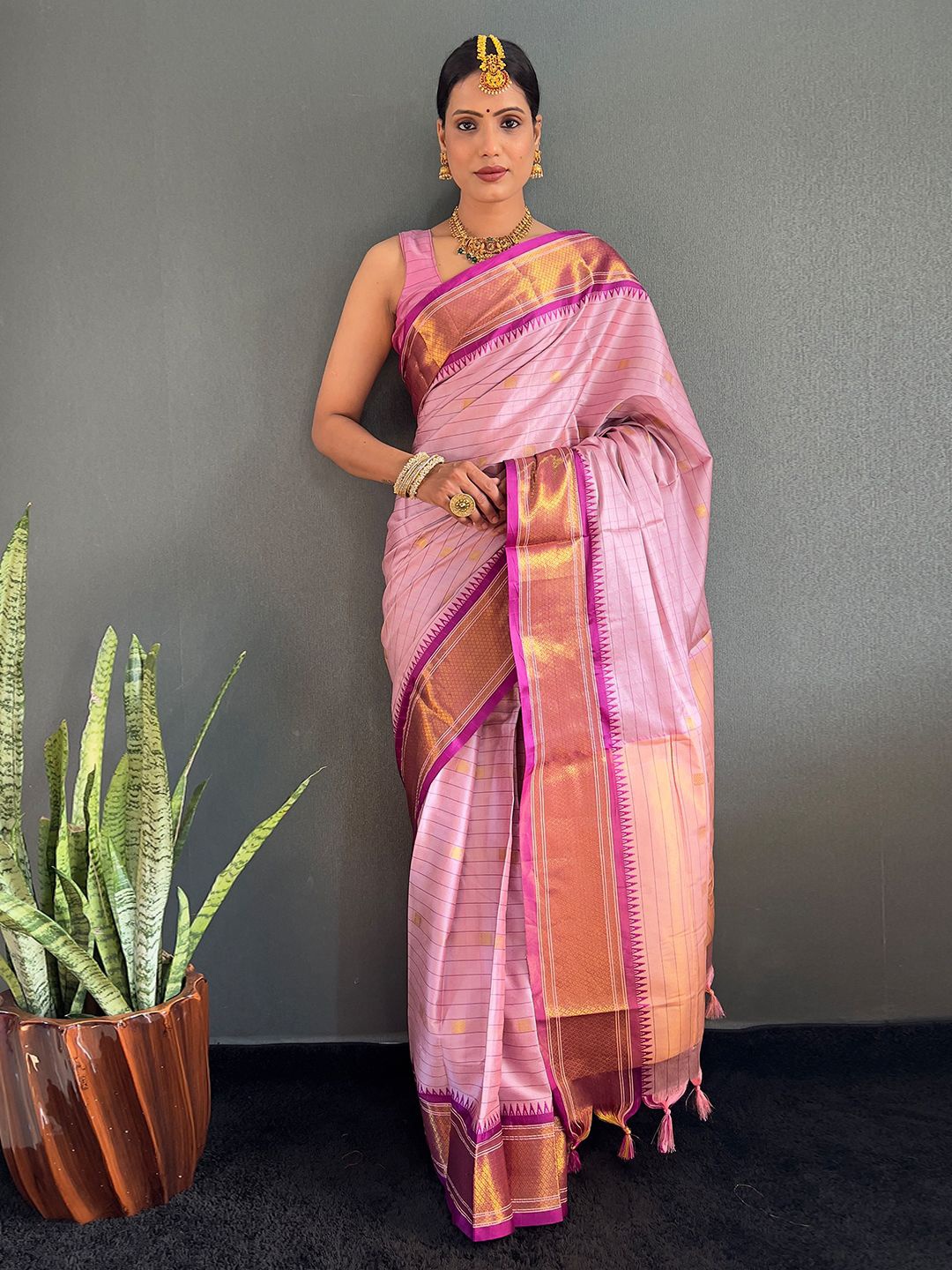 

Mitera Ethnic Design Zari Silk Cotton Saree, Pink
