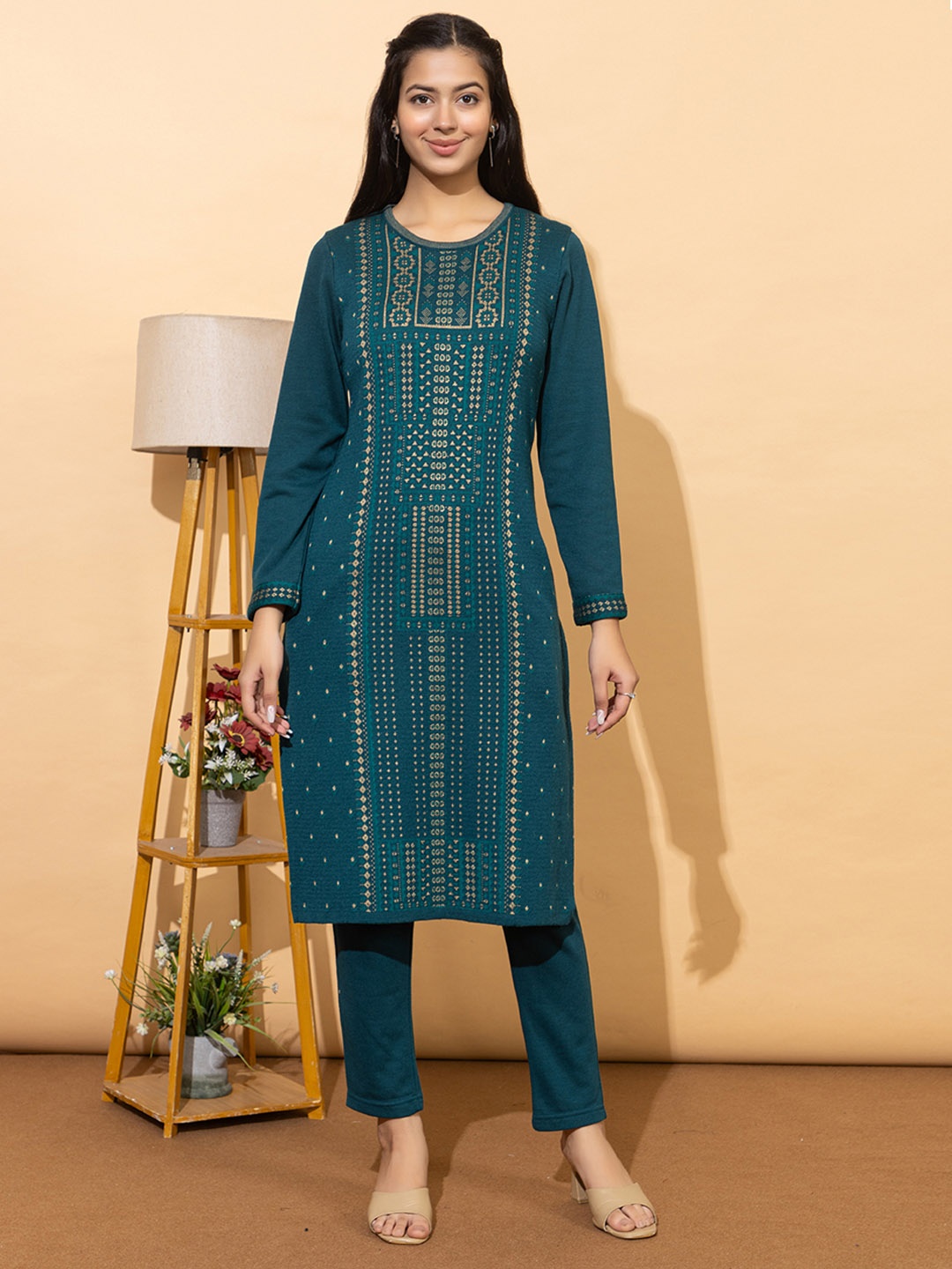 

Anouk Teal Green Floral Woven Design Round Neck Straight Kurta