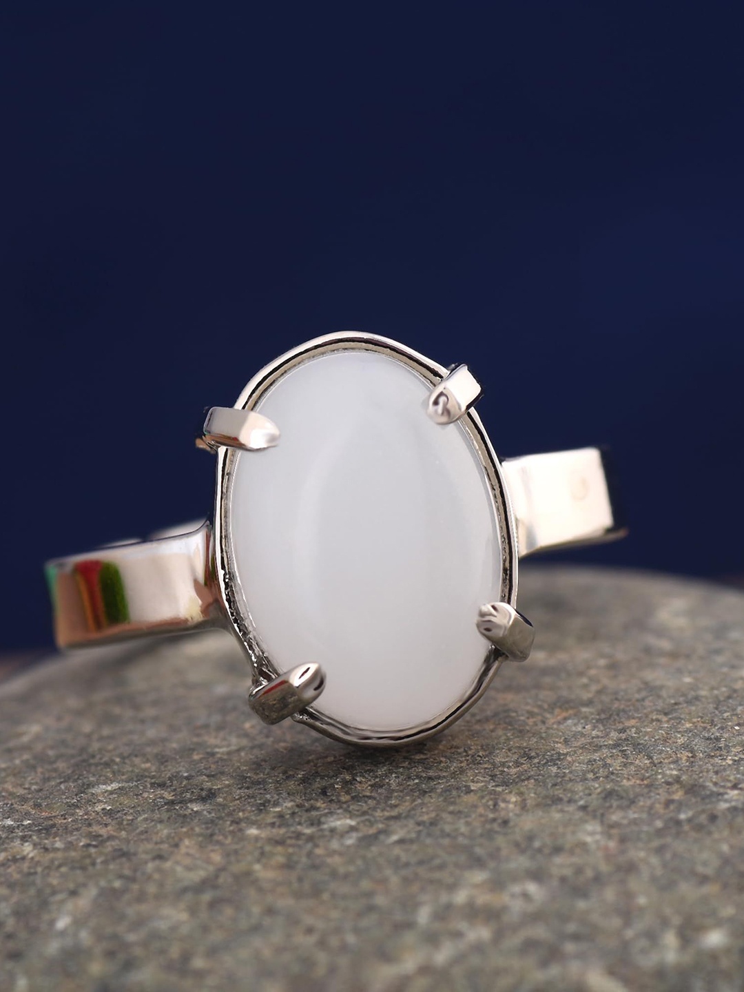 

LMDPRAJAPATIS Unisex Embellished Ring, White