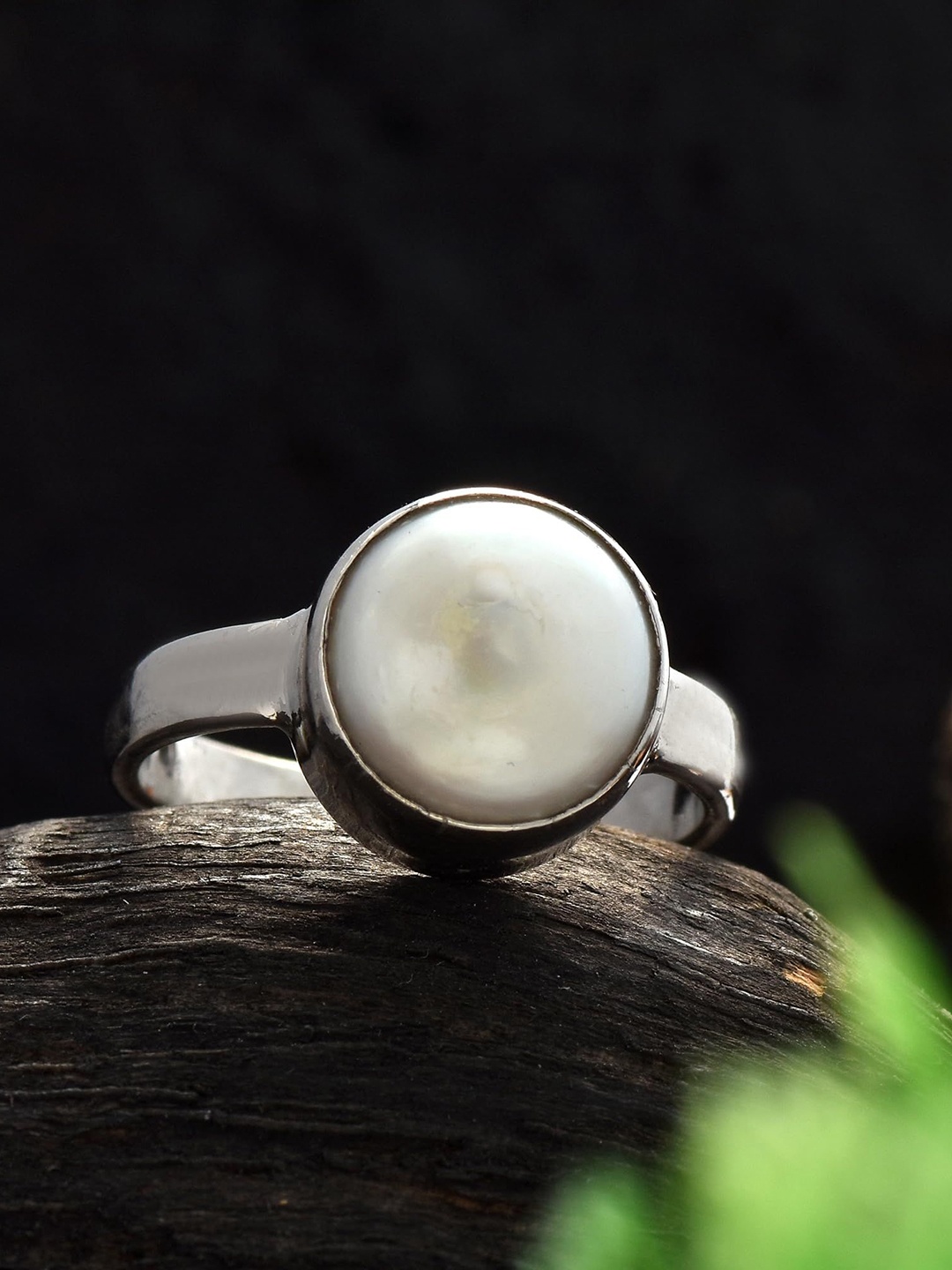 

LMDPRAJAPATIS Unisex Embellished Ring, White