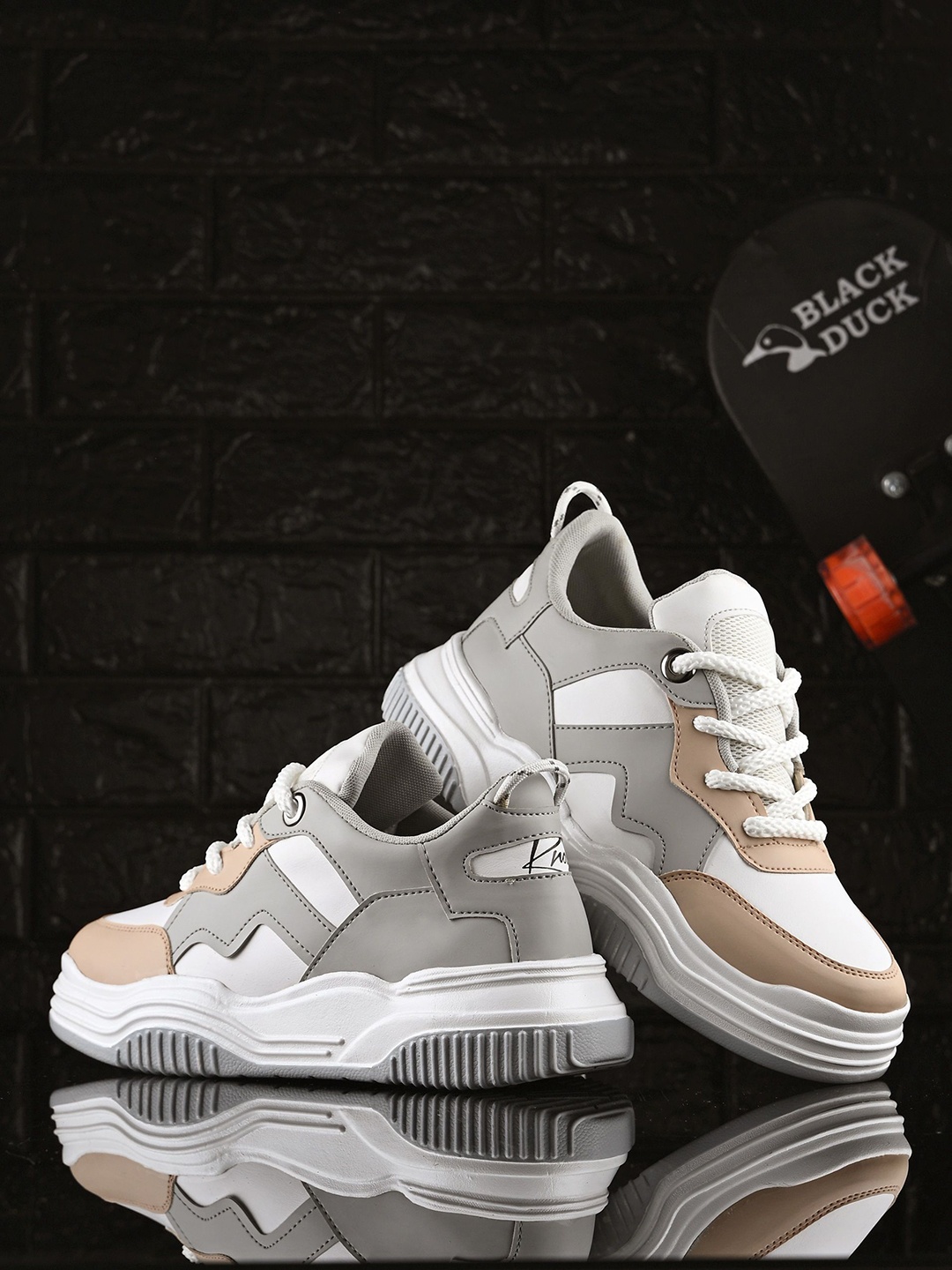 

knoos Men Colourblocked Sneakers, White