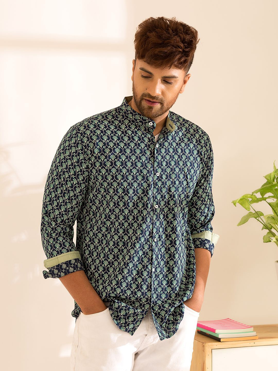 

Mculine Men Standard Opaque Printed Casual Shirt, Green