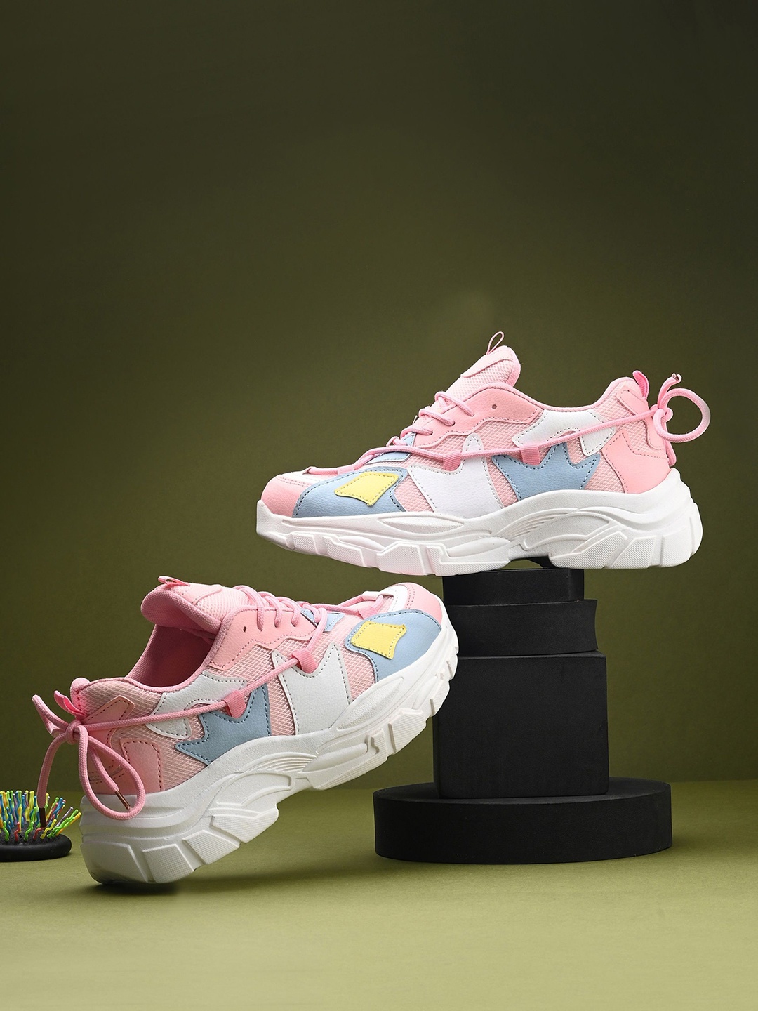 

knoos Women Colourblocked High-Top Sneakers, Pink
