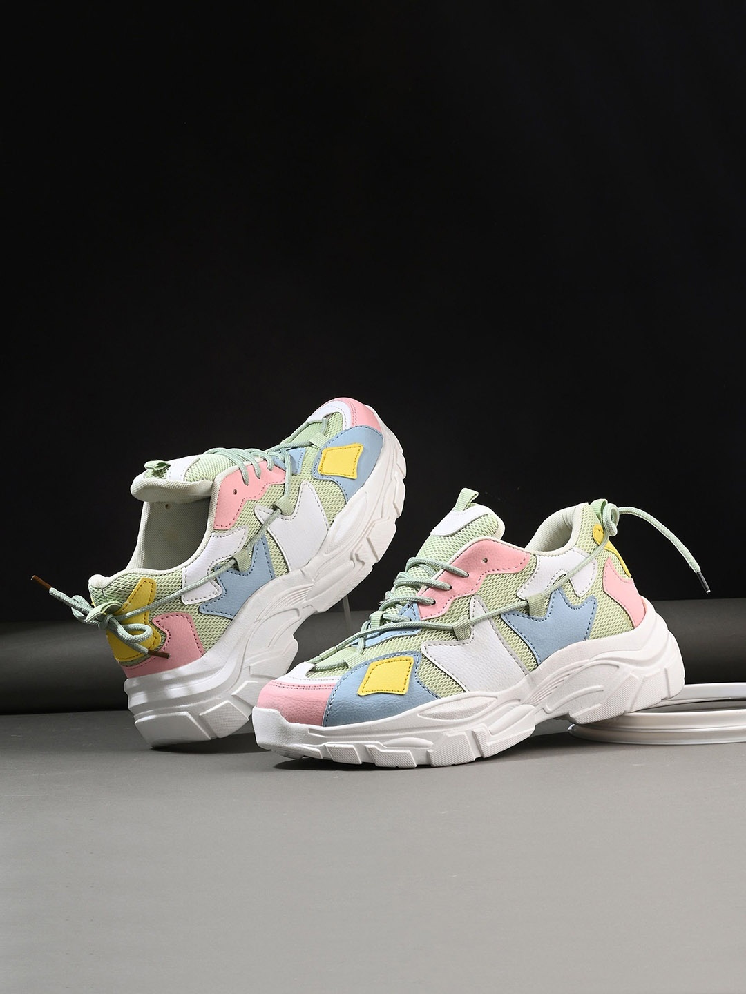 

knoos Women Colourblocked High-Top Sneakers, Green