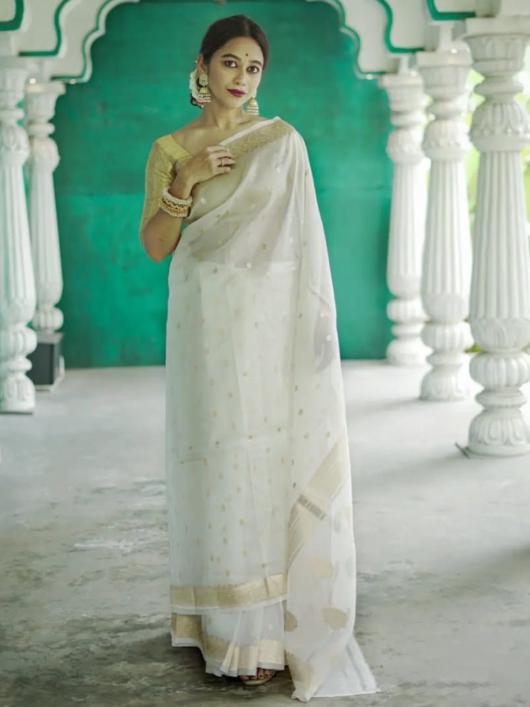 

STYLEELITE Woven Design Zari Pure Silk Saree, White