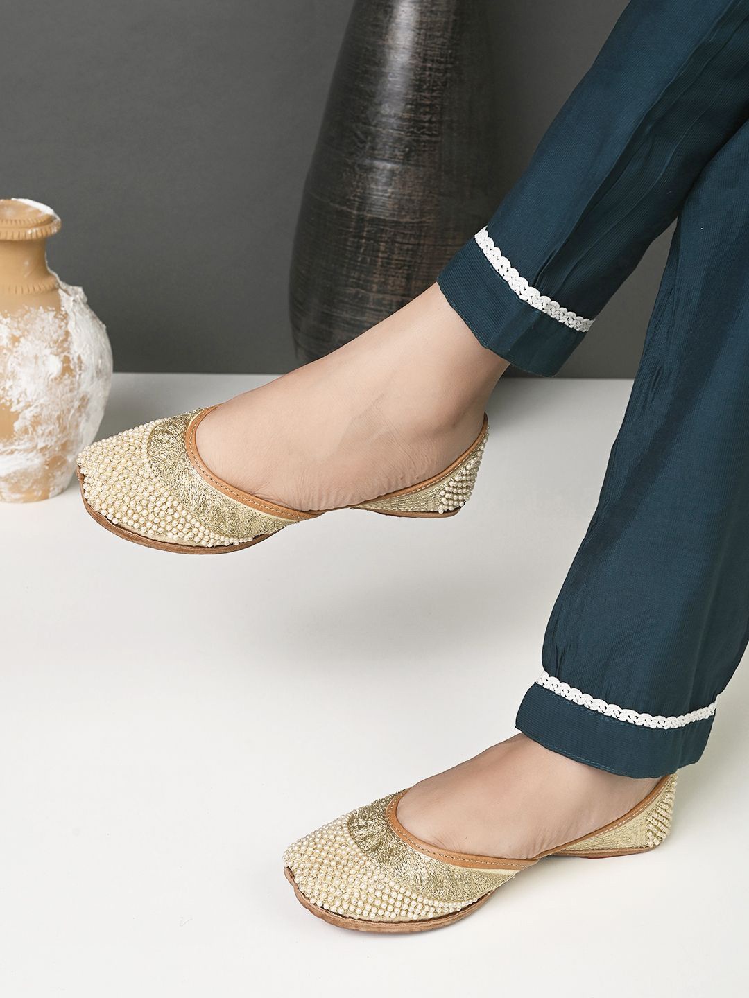 

HOUSE OF SAANJ Women Ethnic Mojaris Flats, Beige