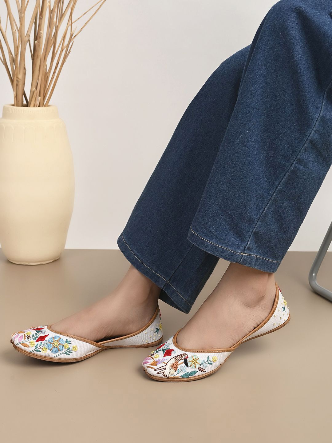 

HOUSE OF SAANJ Women Ethnic Mojaris Flats, Multi