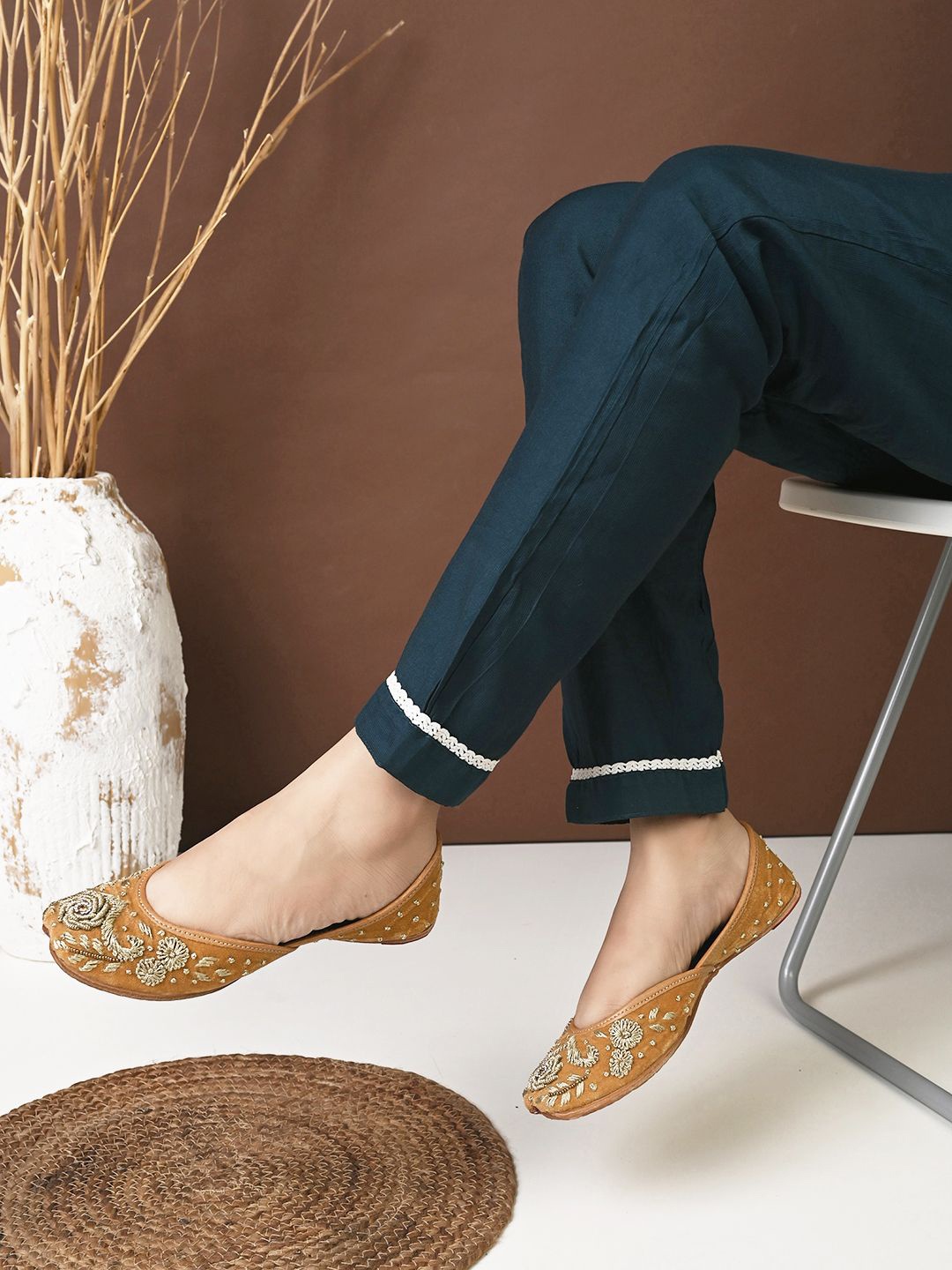 

HOUSE OF SAANJ Women Ethnic Mojaris Flats, Mustard