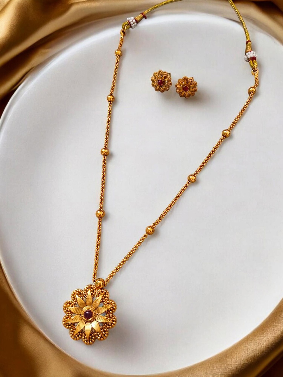 

Pihtara Jewels Gold-Plated Stones Studded Jewellery Set