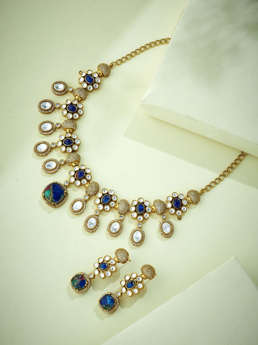 

Yinara Gold-Plated Kundan Stone Studded Jewellery Set