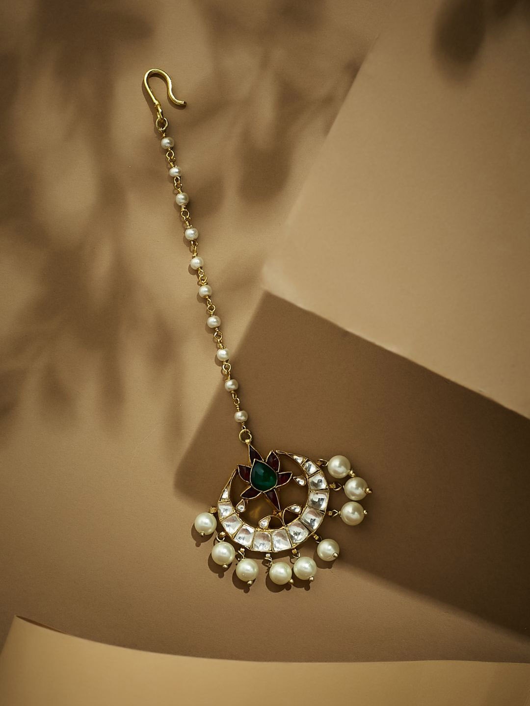 

Yinara Gold-Plated Pearls & Kundan Studded Maang Tikka Head Jewellery