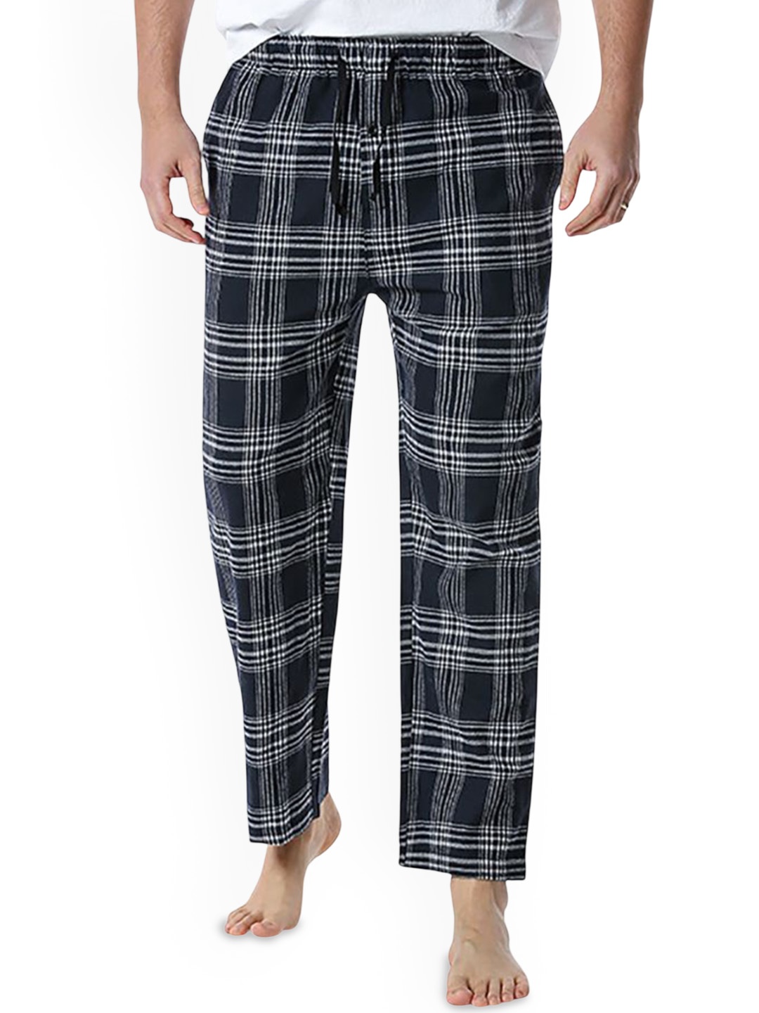 

StyleCast x Revolte Men Checked Loose Fit Chinos Trousers, Navy blue