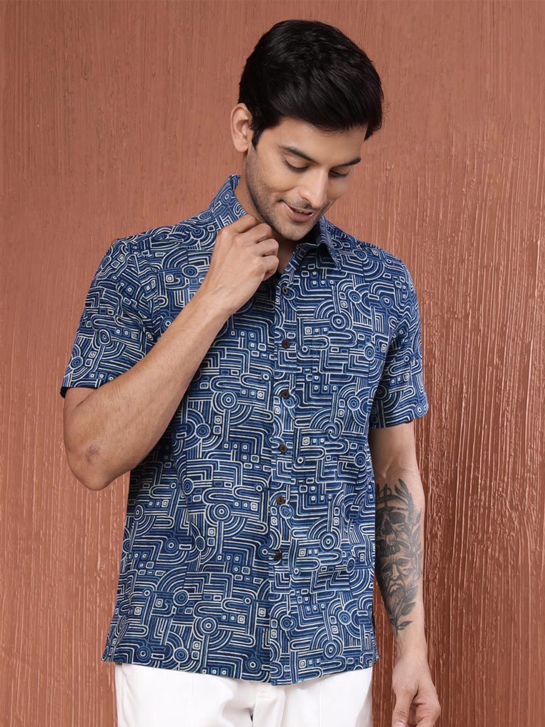 

Fabindia Men Spread Collar Abstract Printed Cotton Casual Shirt, Blue