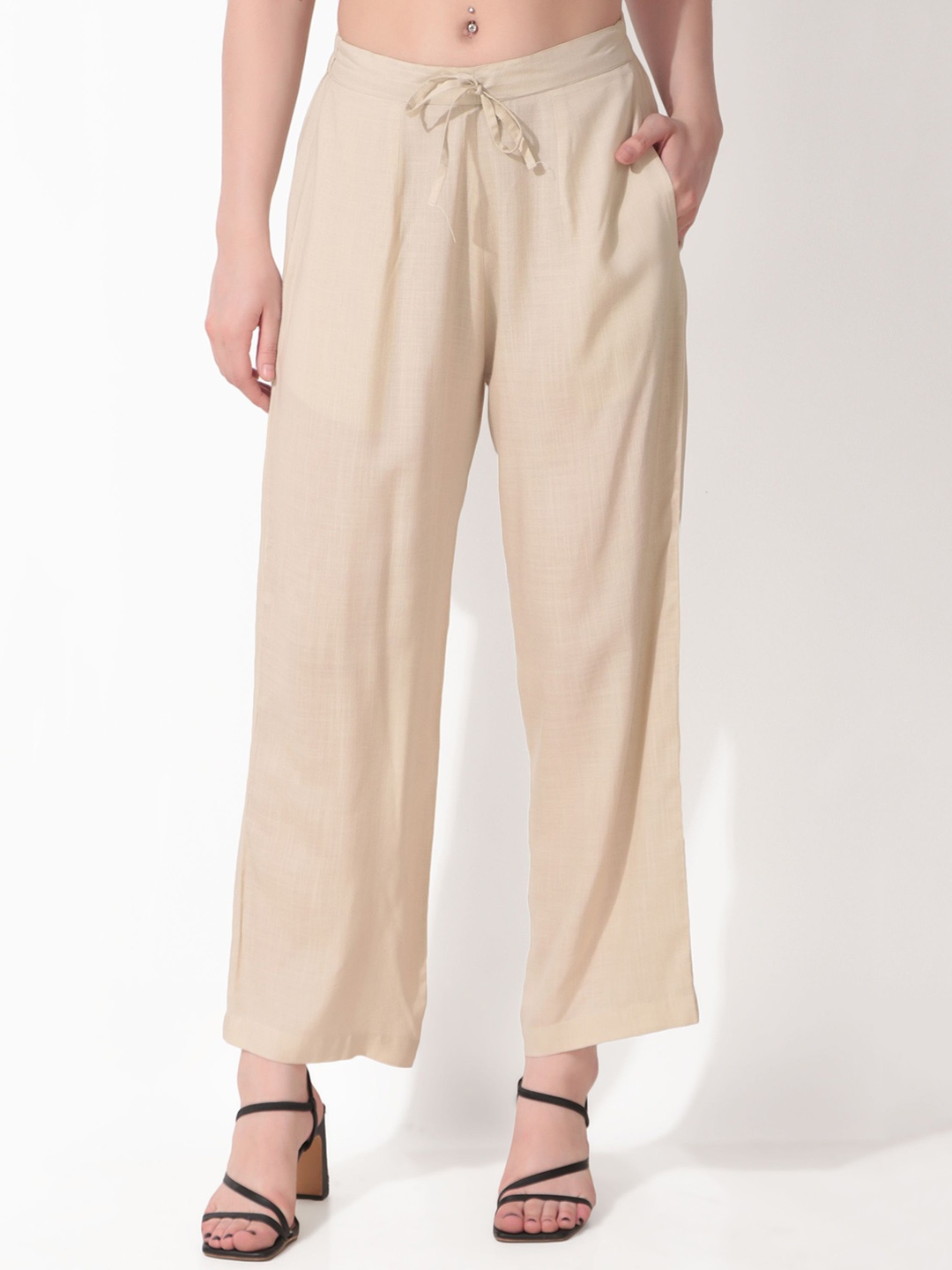 

Seryeon Women Regular Fit Trousers, Beige