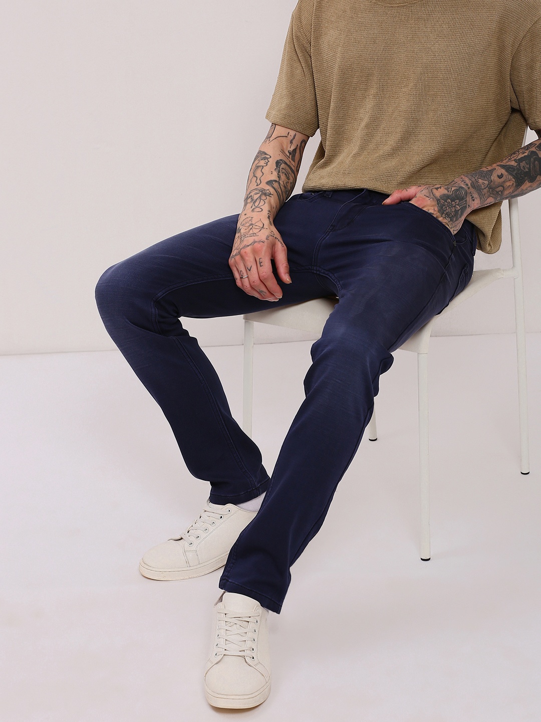 

SHOWOFF Men Comfort Slim Fit Low-Rise Light Fade Cotton Jeans, Navy blue