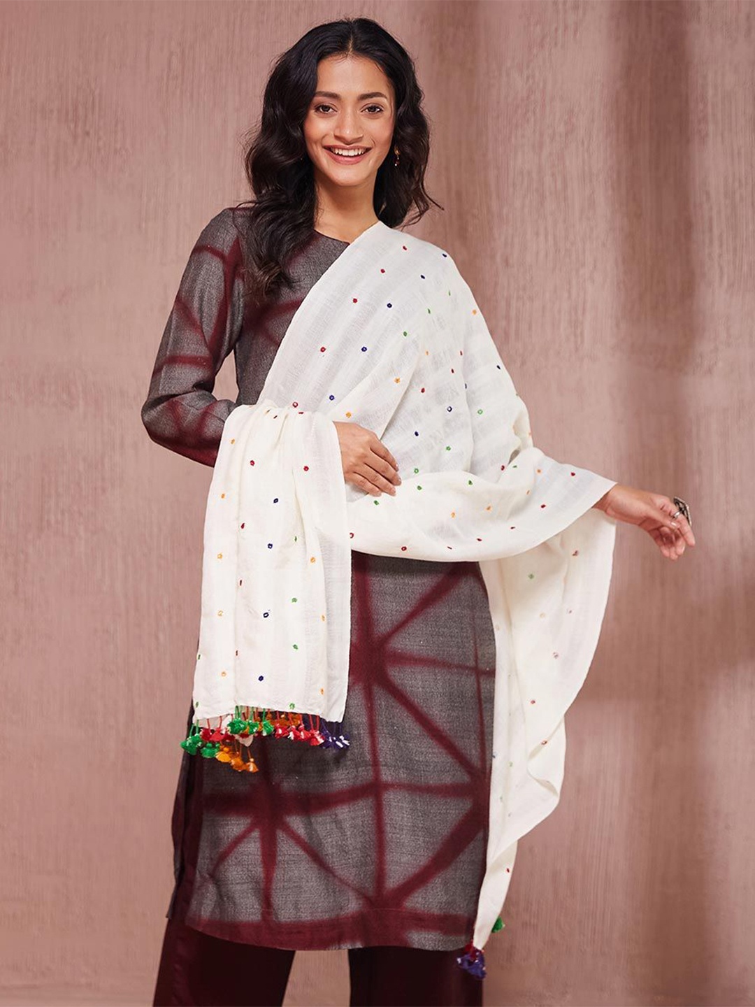 

Fabindia Women Embroidered Stole, Off white