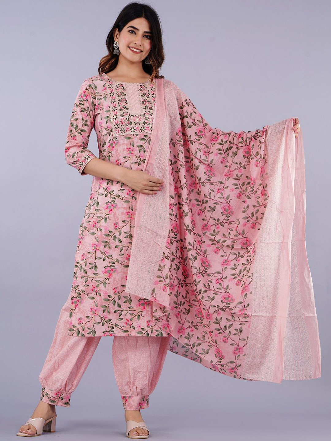 

DORIYA Floral Printed Sequinned Regular Straight Kurta with Salwar & Dupatta, Pink
