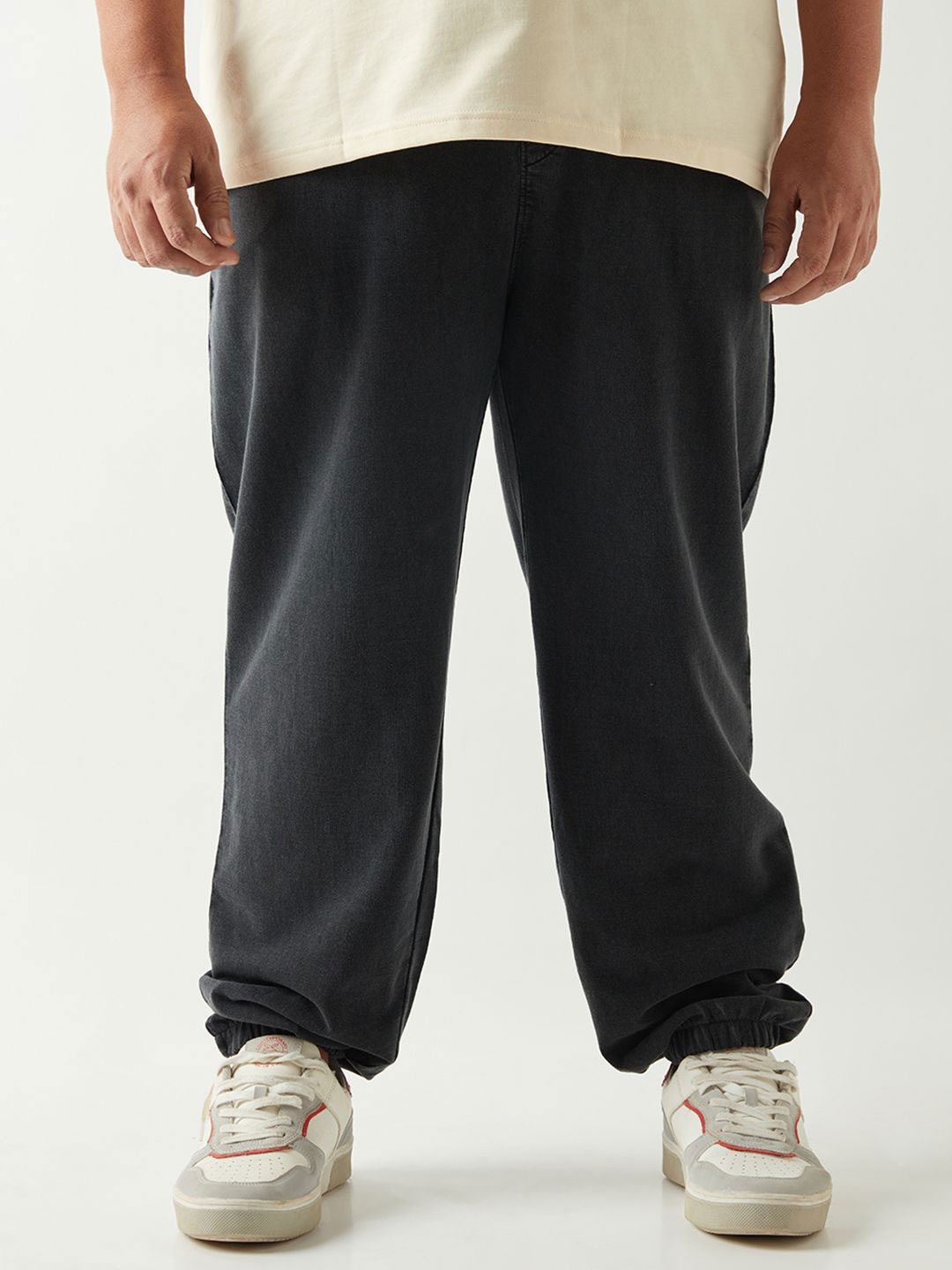

Bewakoof AIR Men Relaxed Fit Oversized Mid Rise Joggers, Black
